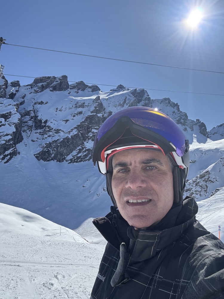 Entre o Brasil e a Suíça, a trajetória de Michael Simoni que uniu carreira e qualidade de vida